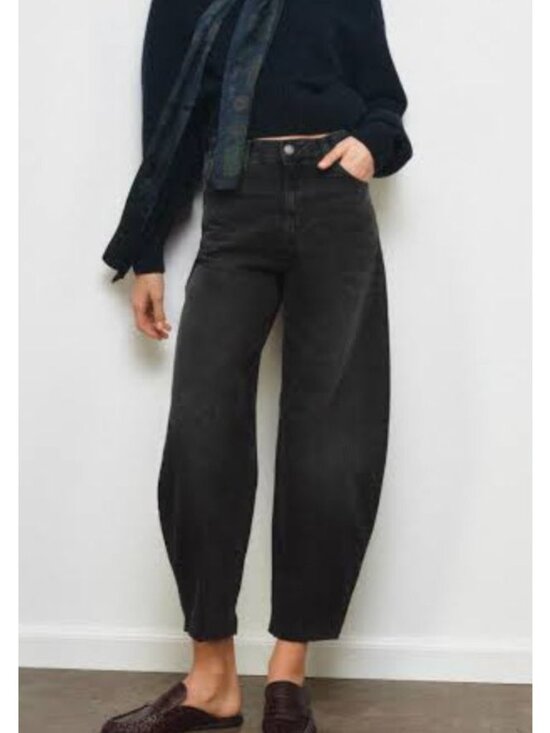 Zara Denim - ZARA Barrel Mid-Rise Jeans Black Size 0